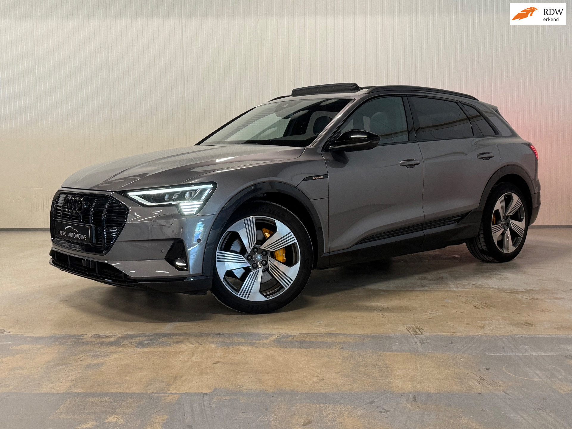 Audi Audi E-tron 55 quattro advanced 95 kWh | PANO | S-LINE | B&O | 360 CAMERA 2019 - voorkant