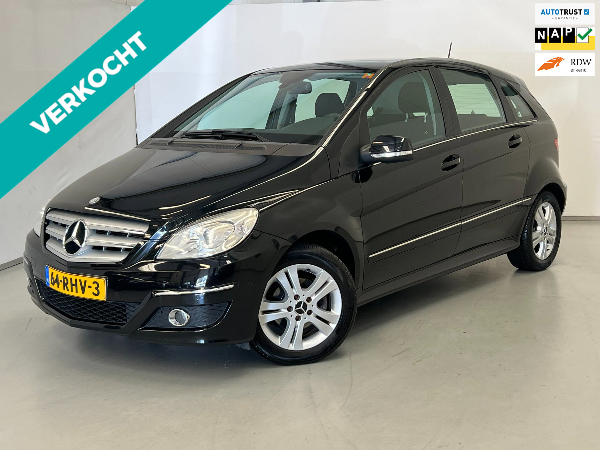Mercedes-Benz B 180 180 / NL-auto / Comand / Trekhaak / Clima 2011 - voorkant