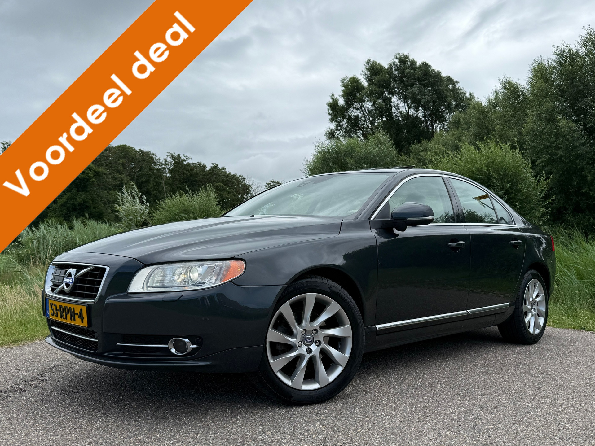 Volvo S80 1.6 T4 Summum Automaat / Schuif-Kanteldak / BLIS / Leder / Navi / Stoelverwarming / Clima / 18" / PDC / Xenon / Cruise / 2011 - voorkant