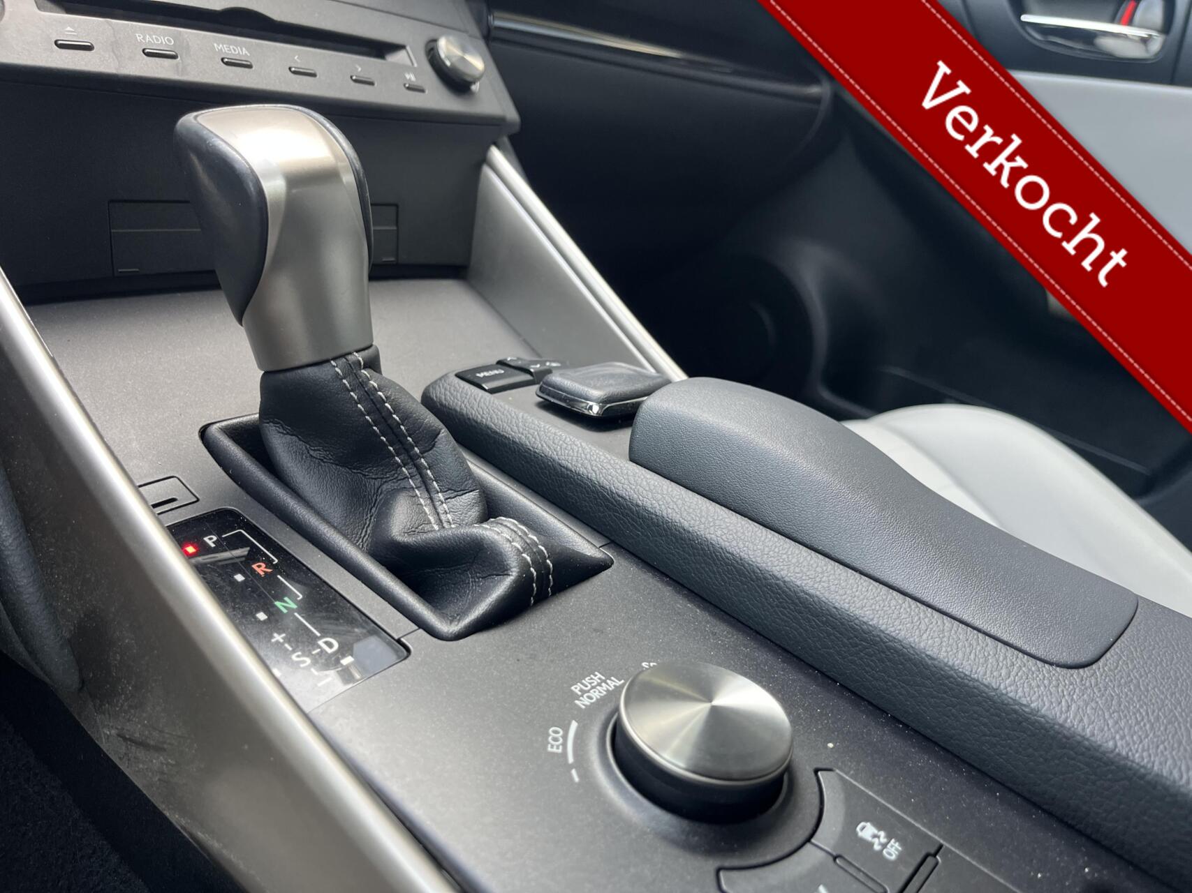 Foto van Lexus Lexus Is300h