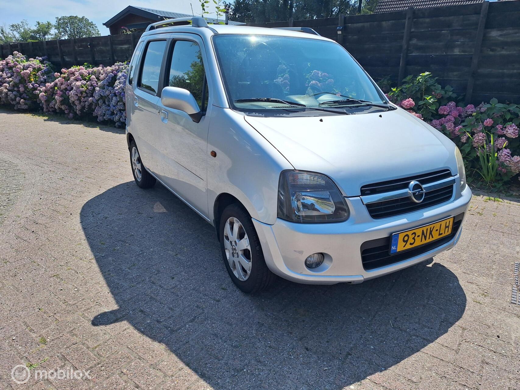 Opel Agila 1.2-16V Cosmo 2003 - voorkant