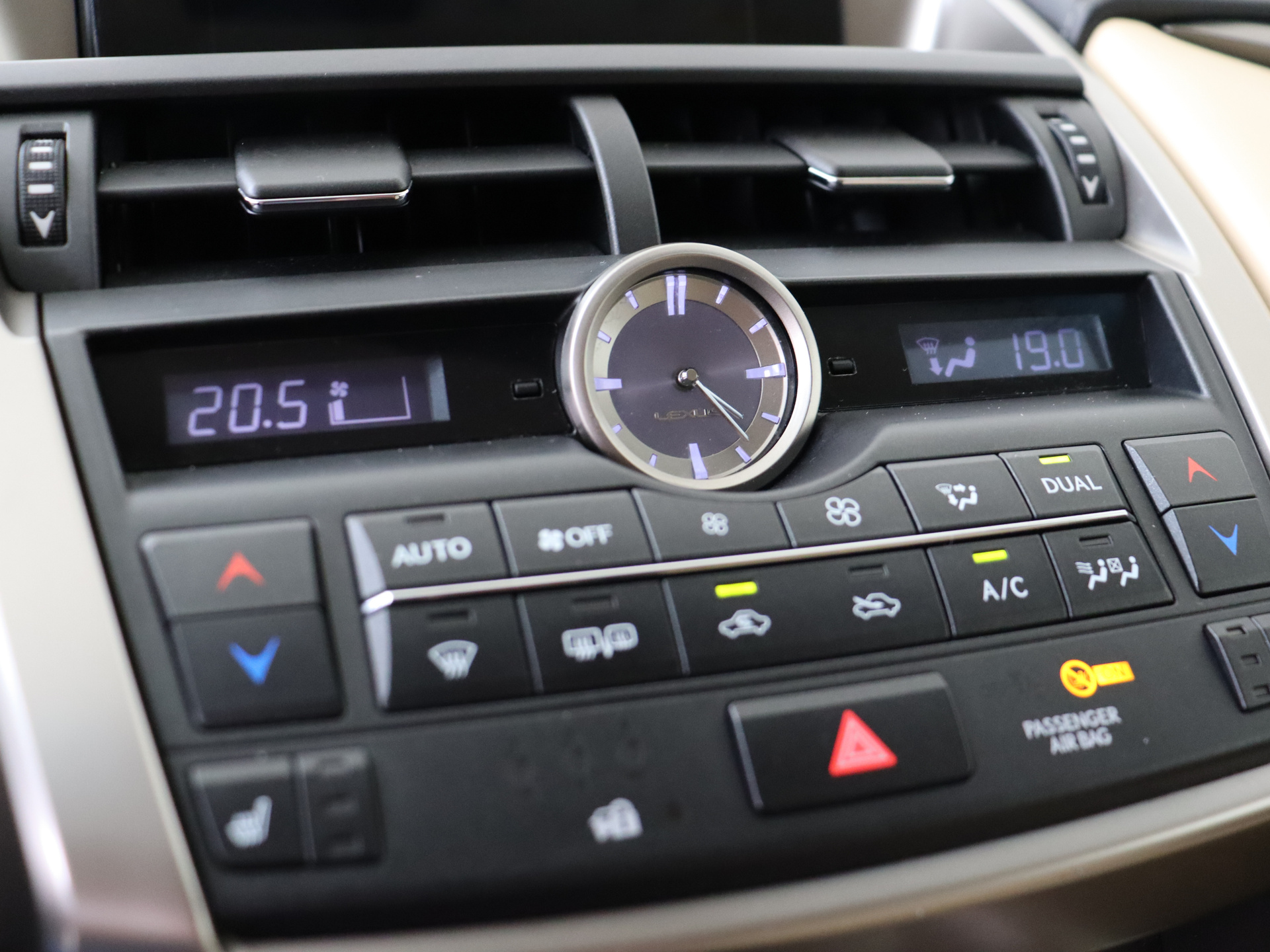 Foto van Lexus Lexus Nx300h