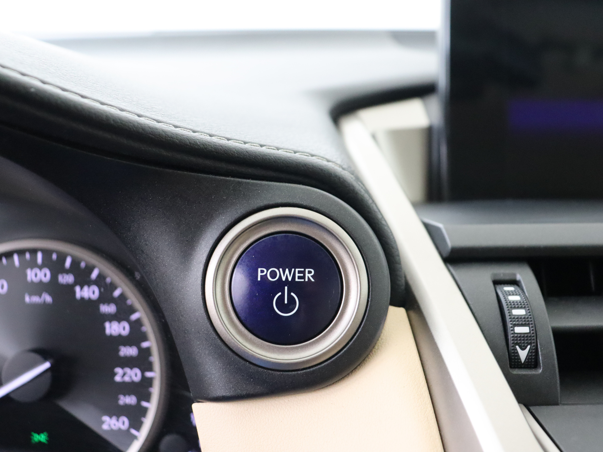 Foto van Lexus Lexus Nx300h