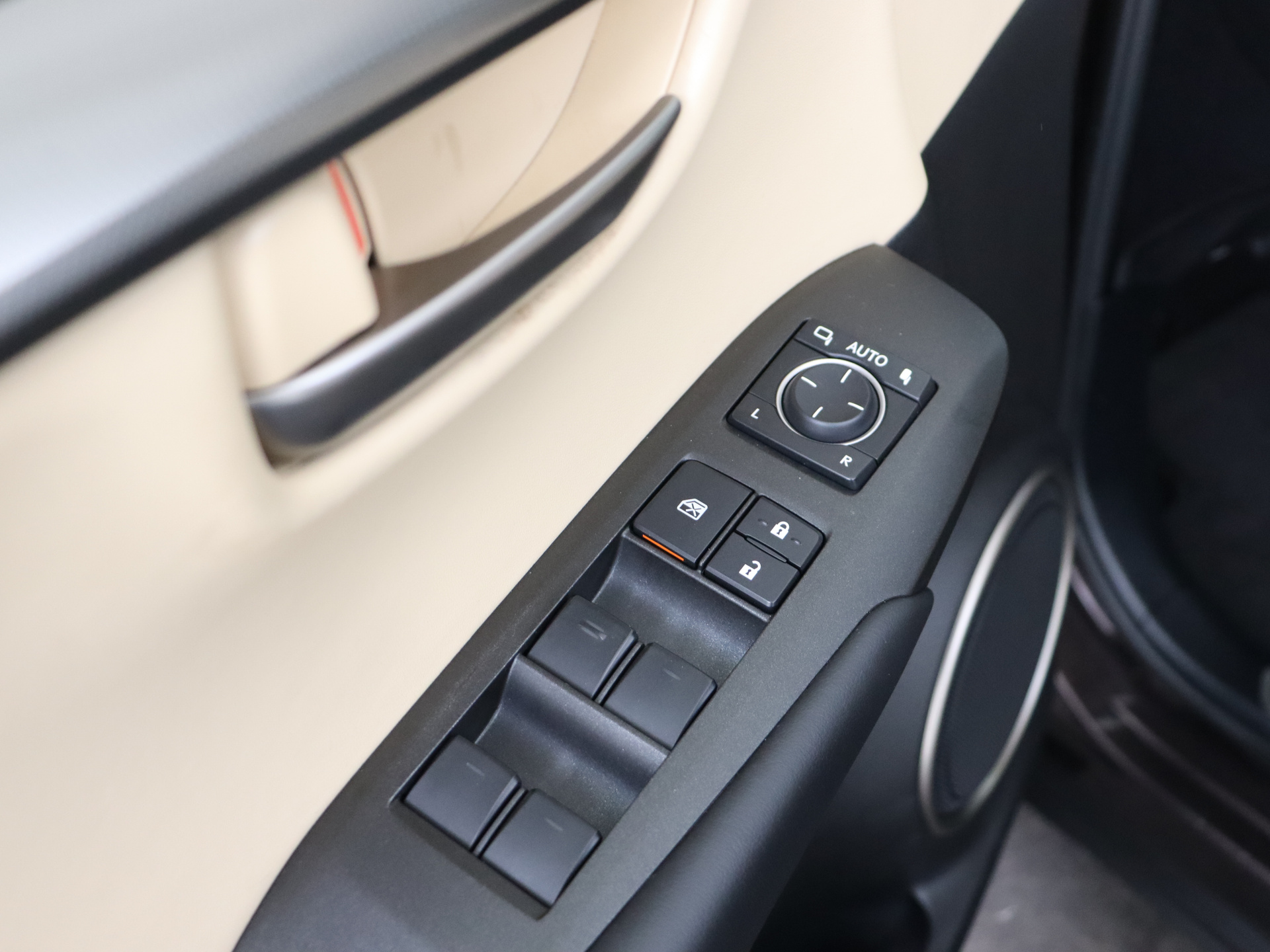 Foto van Lexus Lexus Nx300h