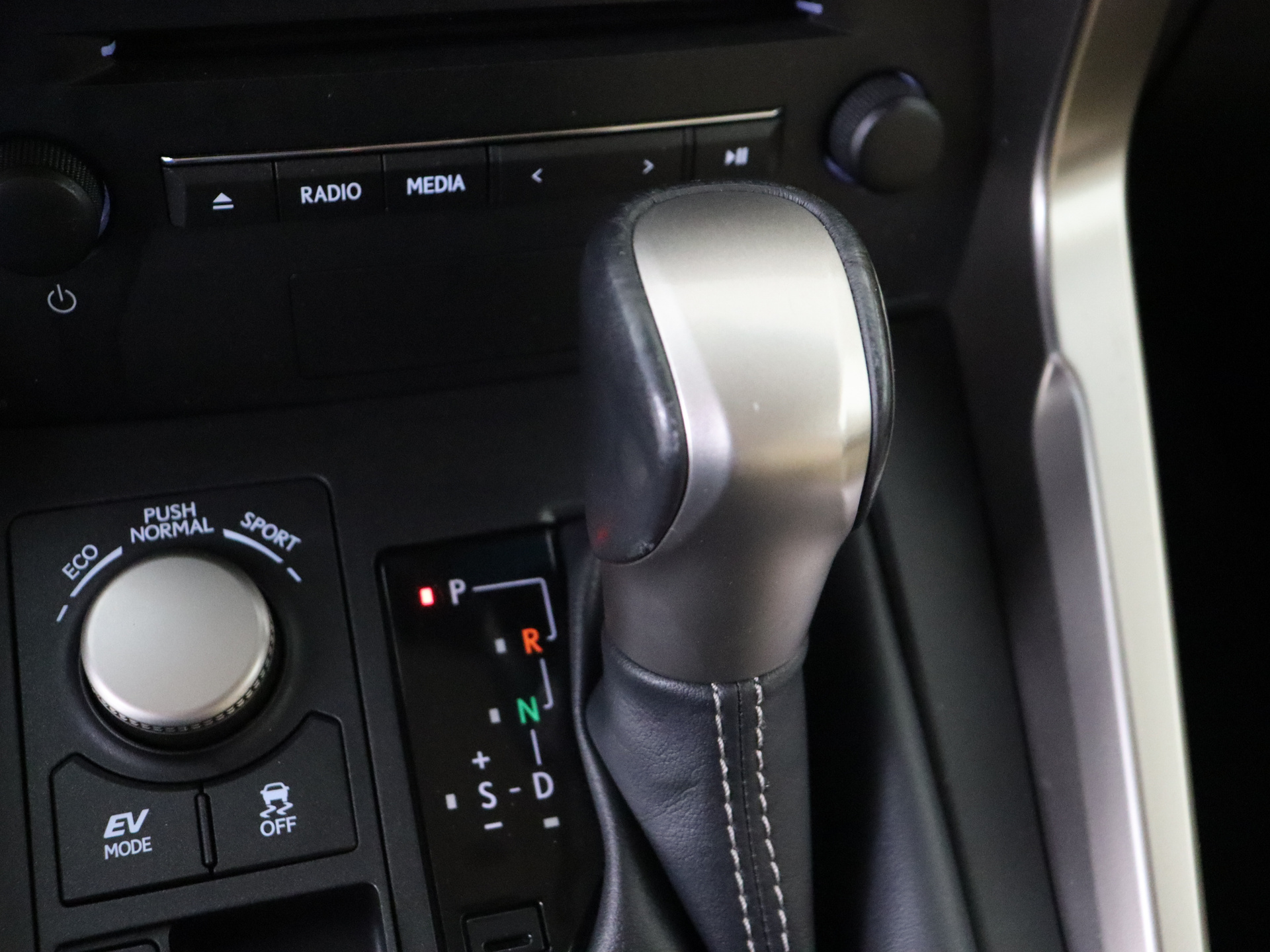 Foto van Lexus Lexus Nx300h