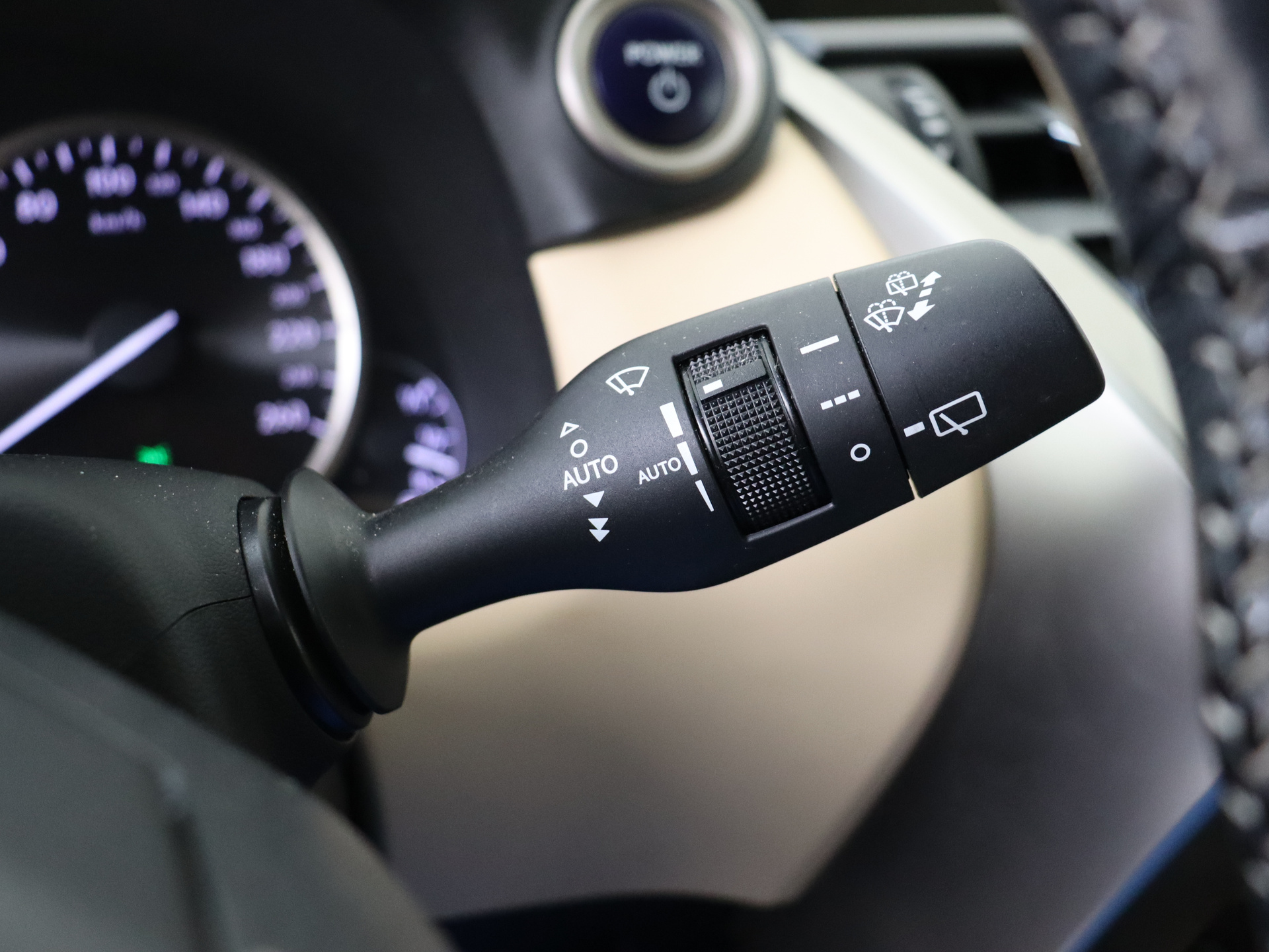 Foto van Lexus Lexus Nx300h