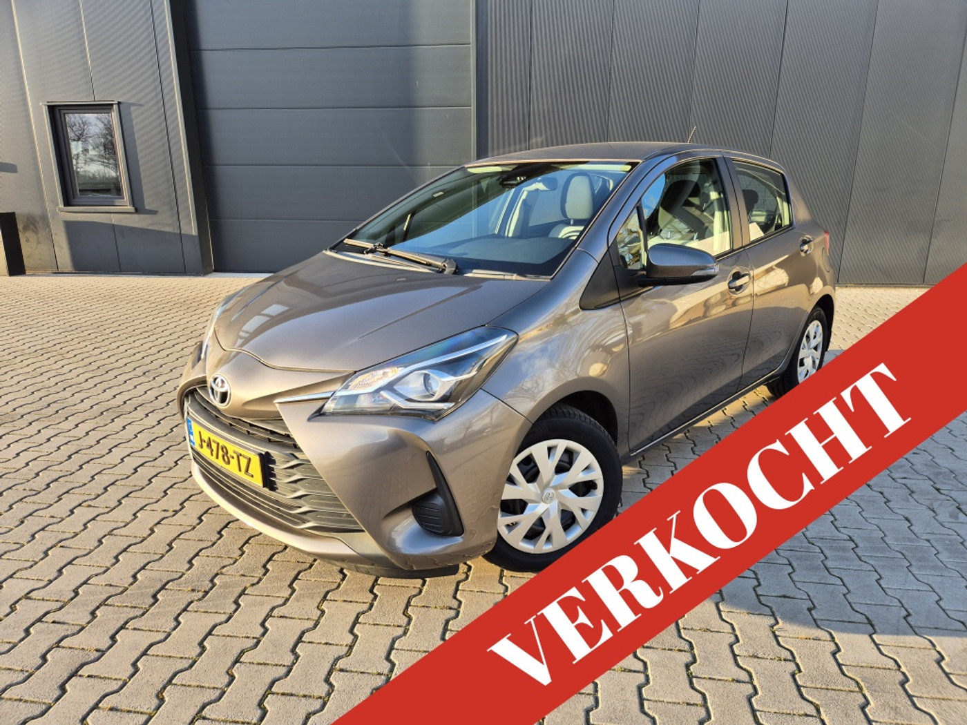 Toyota Toyota Yaris 1.5 VVT-i Dynamic 2018 - voorkant