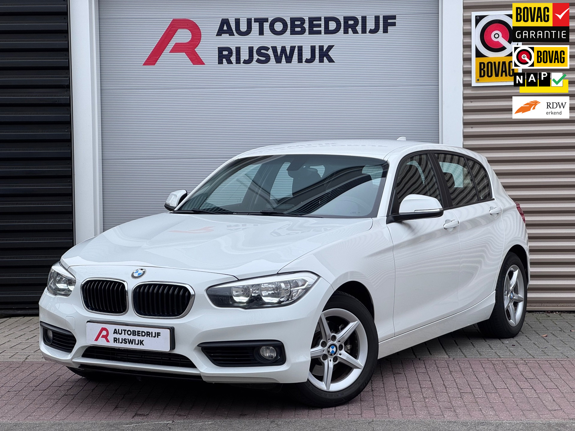 BMW 120i 120i Essential Camera/Navi/Keyless 2016 - voorkant