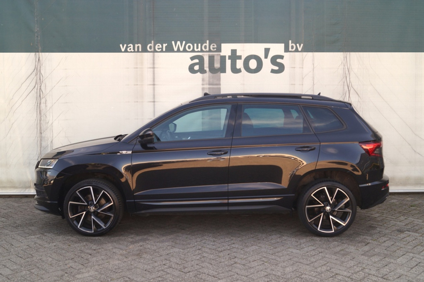 Skoda Karoq 1.5 TSI 150pk DSG Sportline Business -PANO-ECC-NAVI- 2021 - voorkant