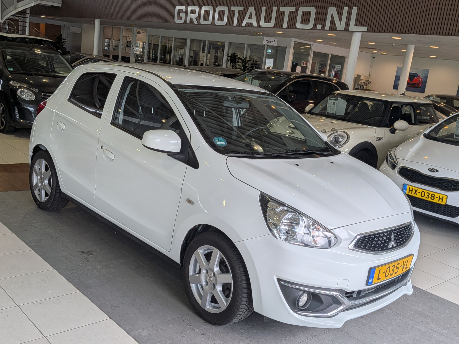 Mitsubishi Mitsubishi Space Star 1.0 Entry 2019 - voorkant