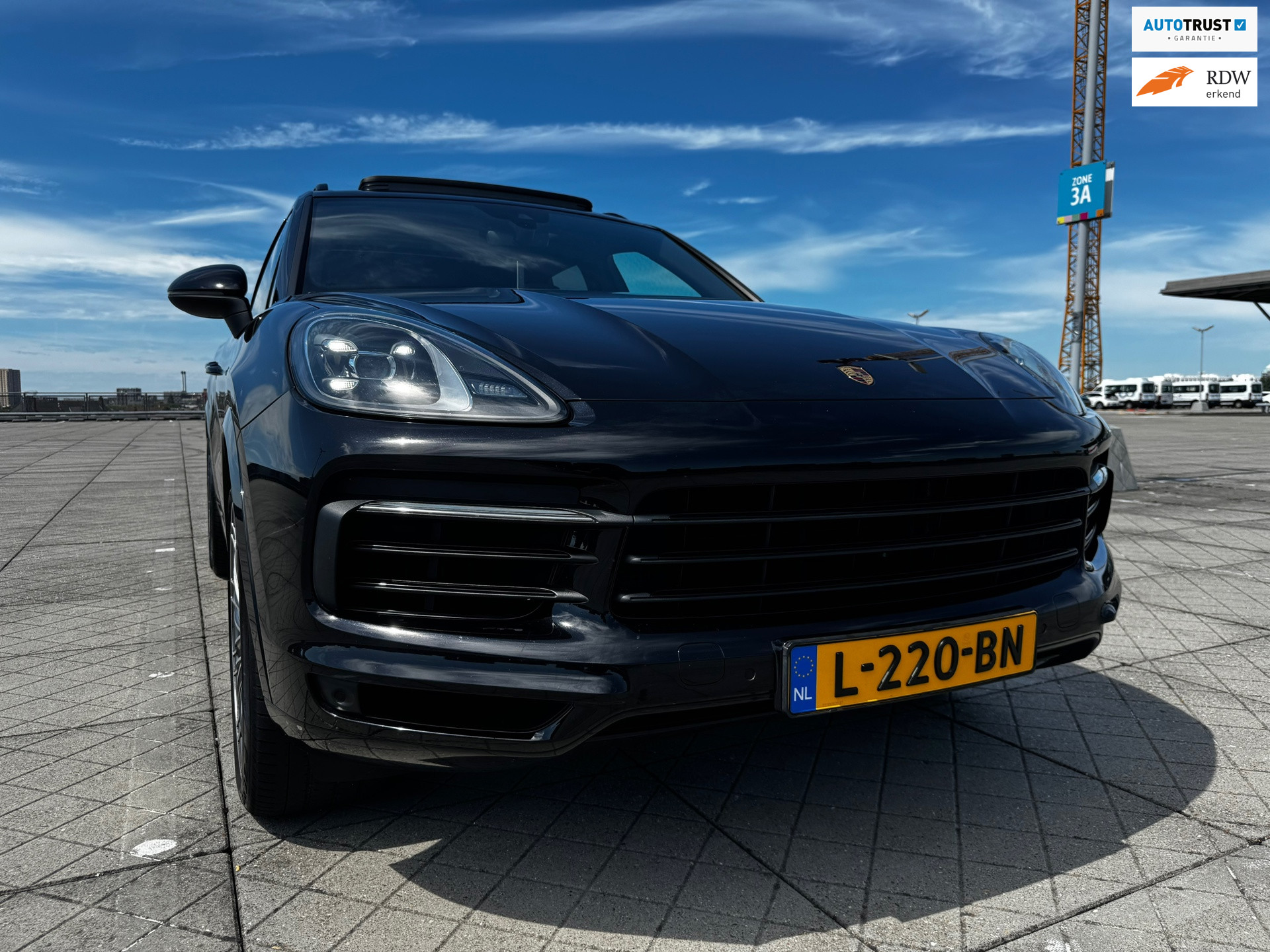 Porsche Cayenne 3.0 MEMORY PANO LEER CLIMA CRUISE TREKHAAK 2018 - voorkant