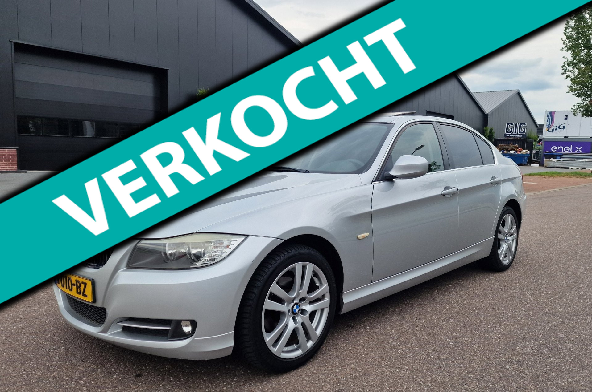 BMW 3er Reihe 320i High Executive PANO CARPLAY NAVI PSENSOR CRUISE 2 X SLEUTELS 2011 - voorkant
