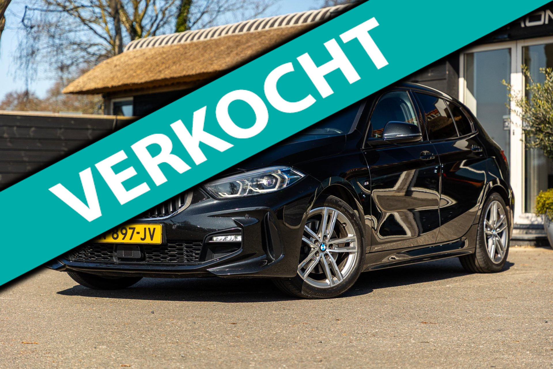 BMW 118i 118i High Executive M-Sport I Led I Live Cockpit Professional I Adaptive Cruise I Shadow Line I Stoelverwarming I BTW 2021 - voorkant