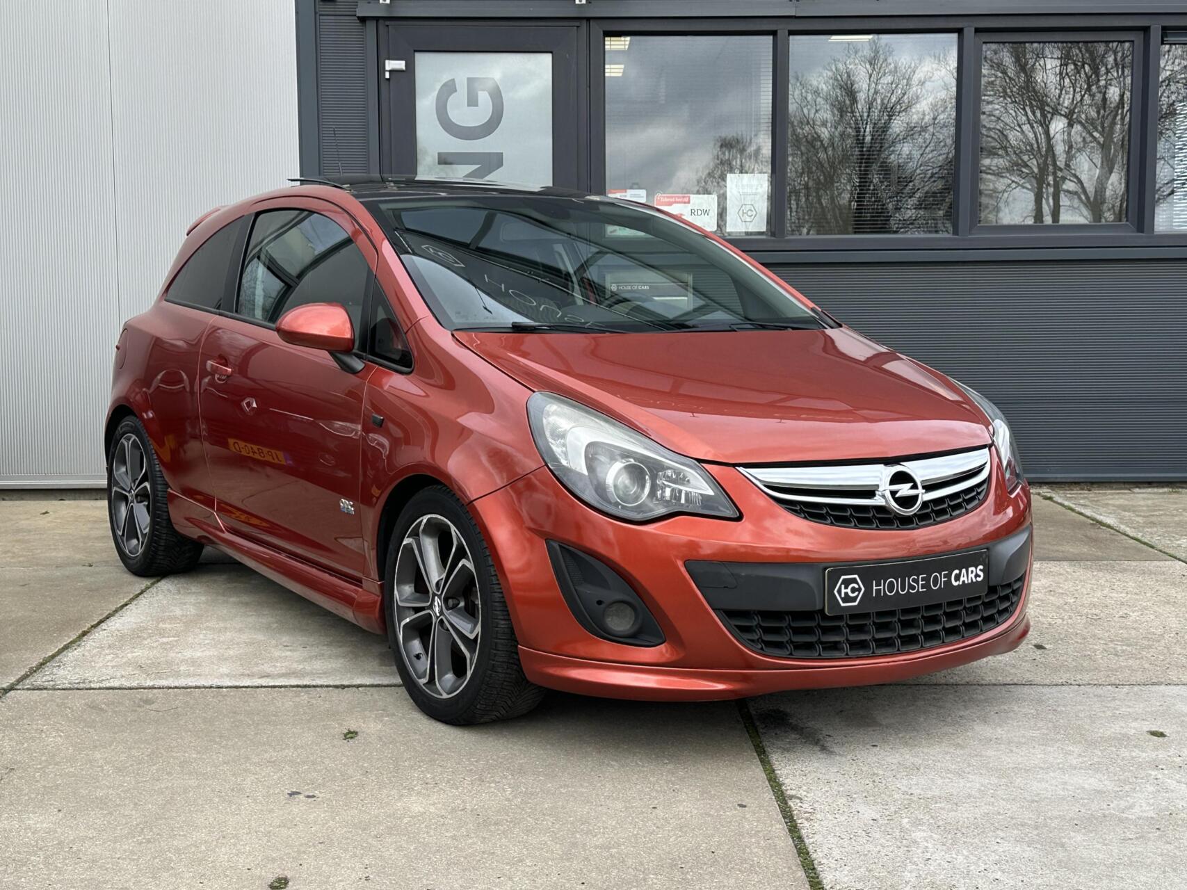 Opel Corsa 1.4 Turbo OPC-Line Clima Cruise Navi Pano 120PK 2012 - voorkant