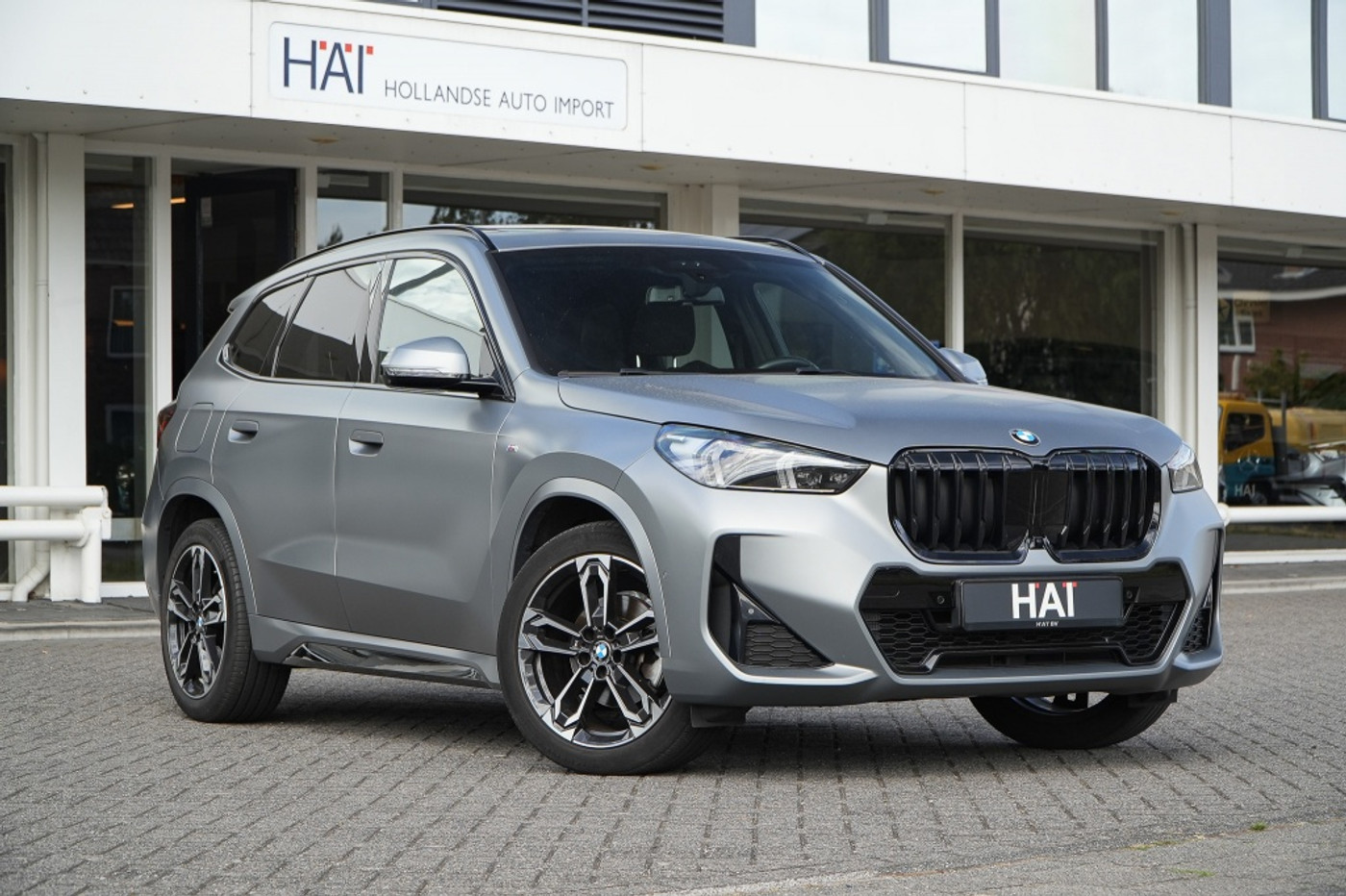 BMW X1 Sdrive18i sDrive18i M-Sport I Pano I Head-up I 19 Inch I 2022 - voorkant