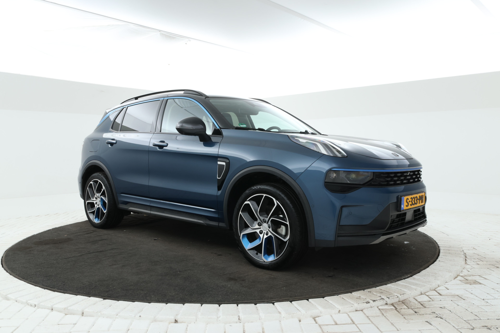 Foto van Lynk&co LYNK & Co 01