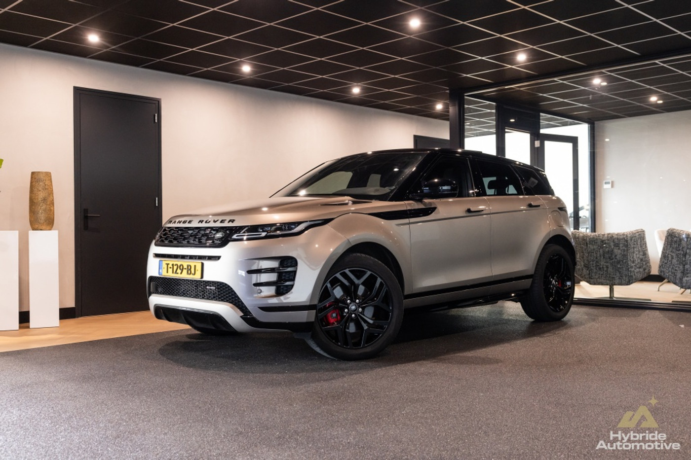 Land Rover Range Rover Evoque 1.5 P300e AWD R-Dynamic HSE 2023 - voorkant
