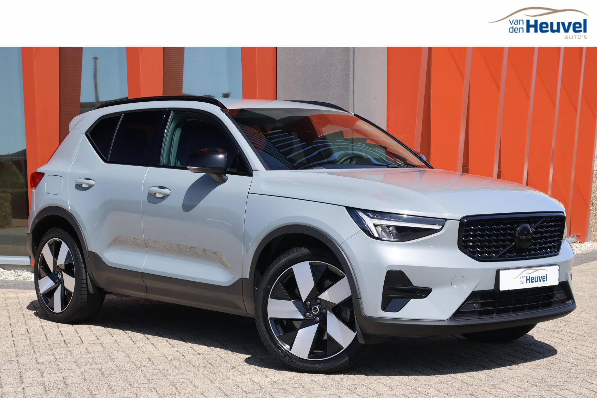 Volvo XC40 1.5 T5 Plug-in hybrid Ultimate Dark | Panoramadak | BLIS | Camera | Stoelverwarming | 20 Inch 2023 - voorkant
