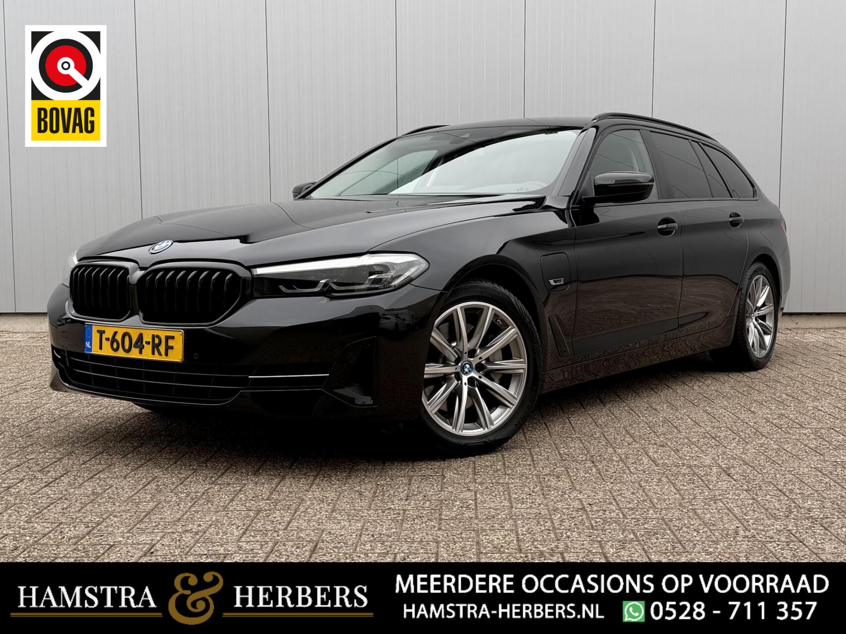 BMW 5-serie Touring 530e Business Edition Plus zwart 2023 - voorkant
