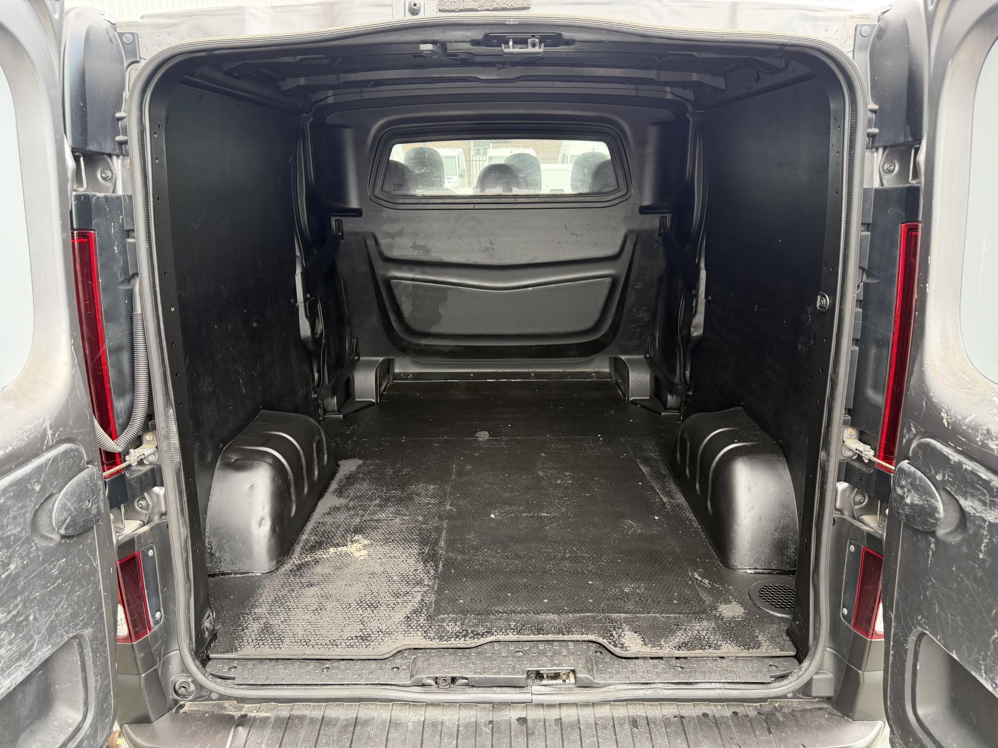 Foto van Opel Vivaro-b