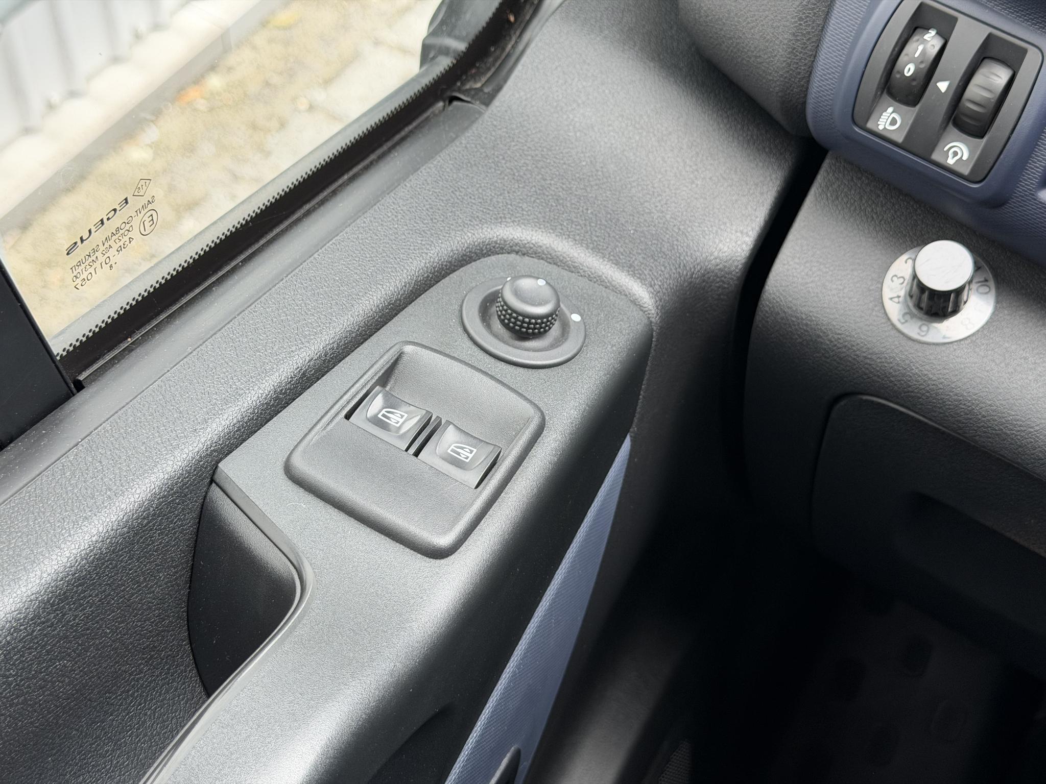 Foto van Opel Vivaro-b