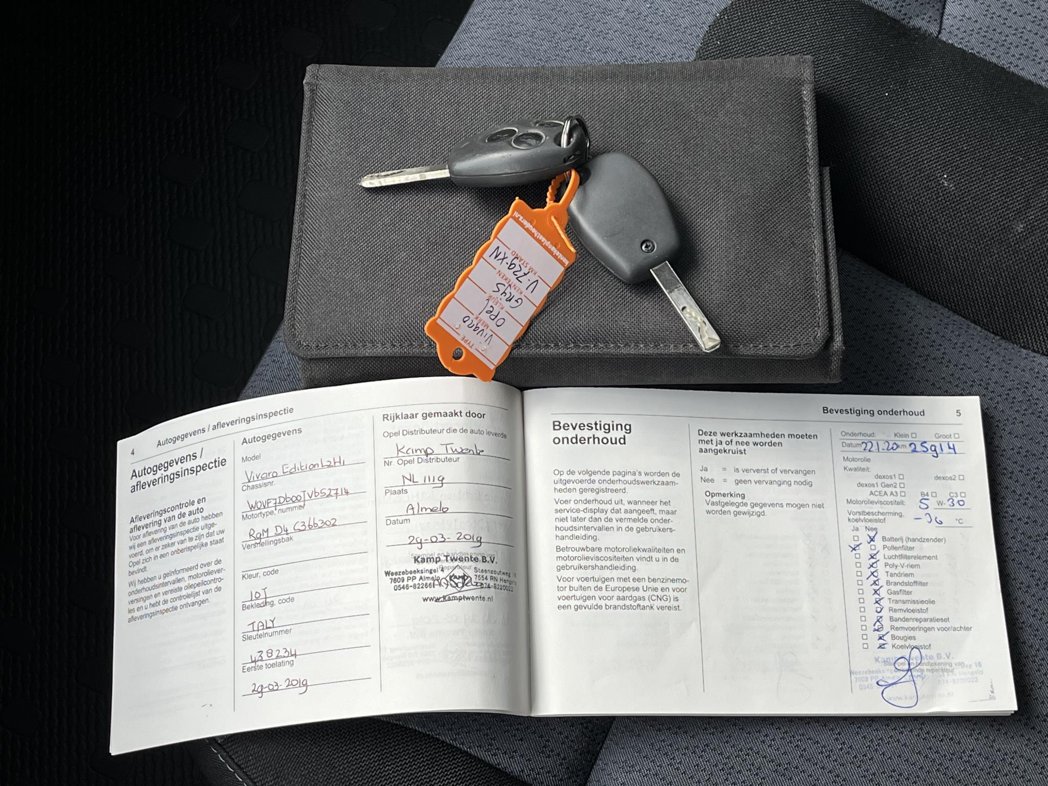 Foto van Opel Vivaro-b