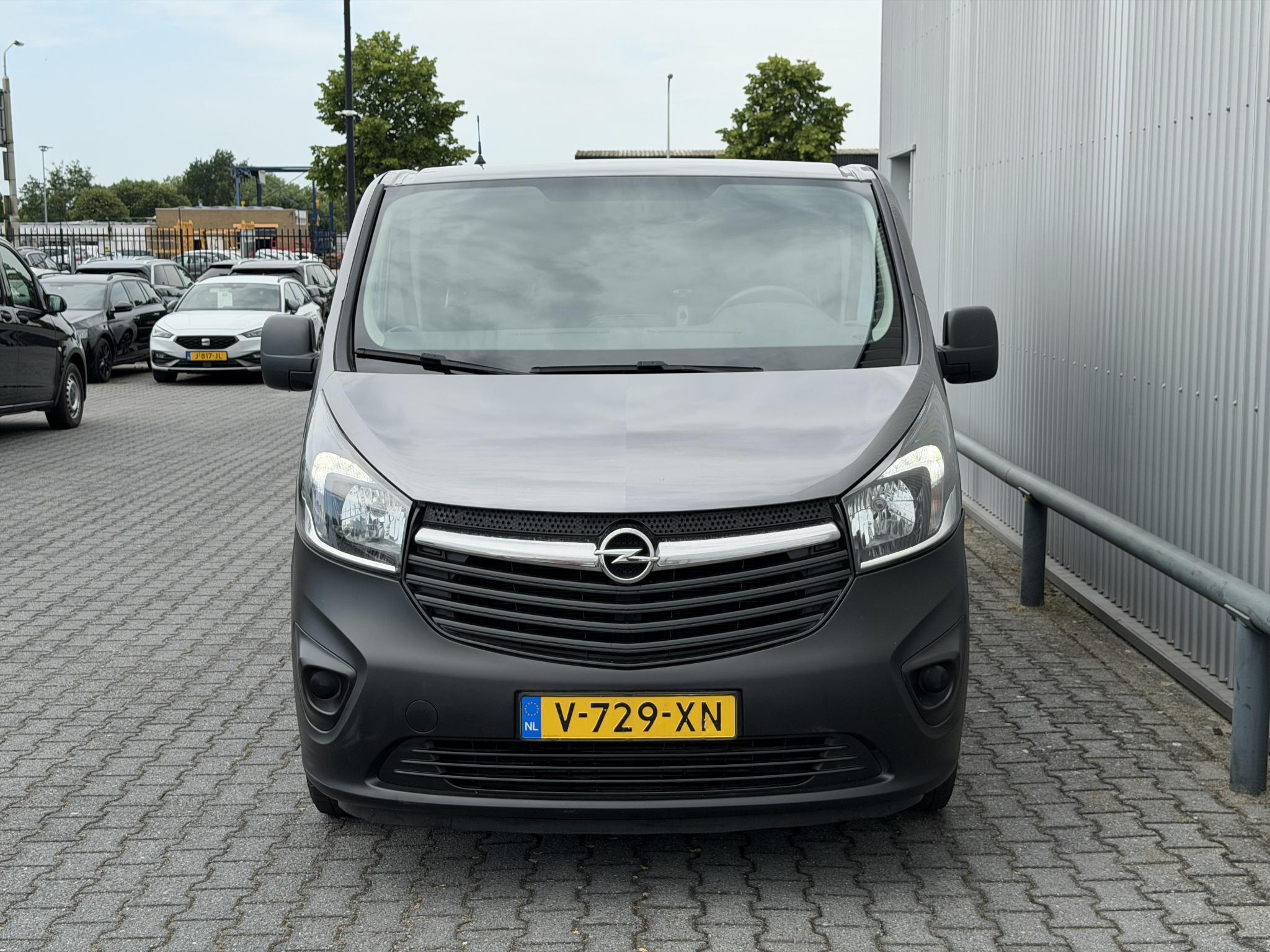 Foto van Opel Vivaro-b