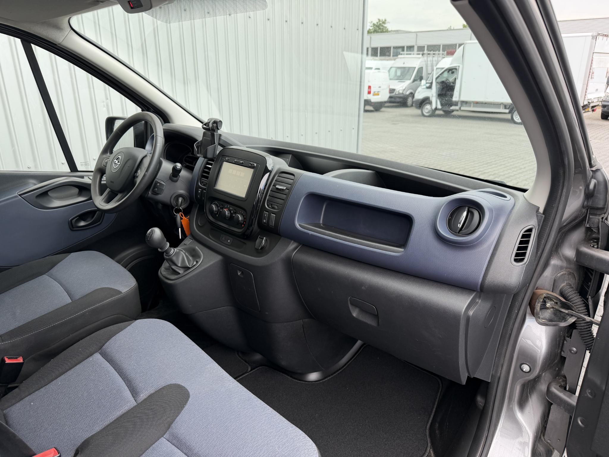 Foto van Opel Vivaro-b