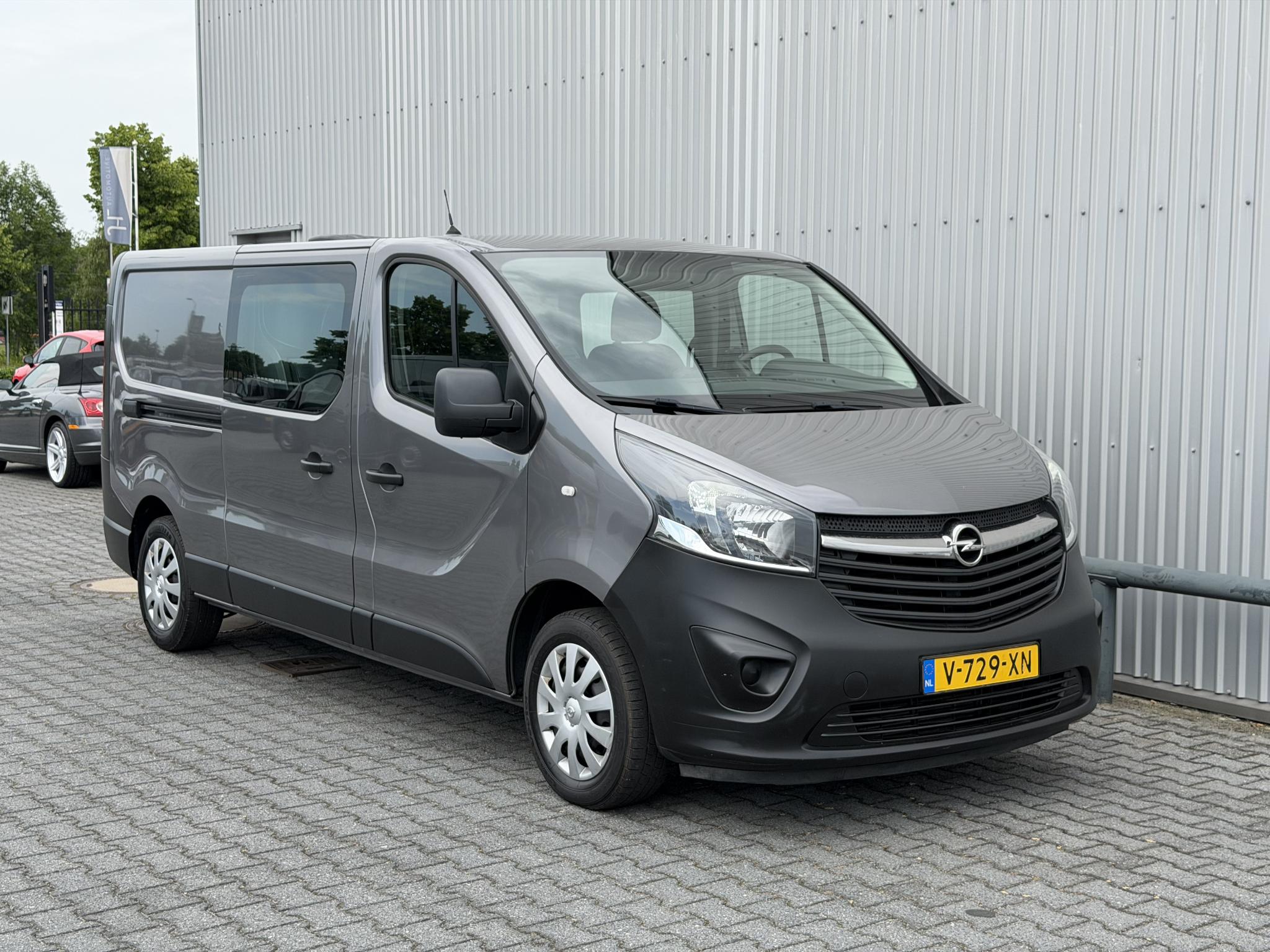 Foto van Opel Vivaro-b