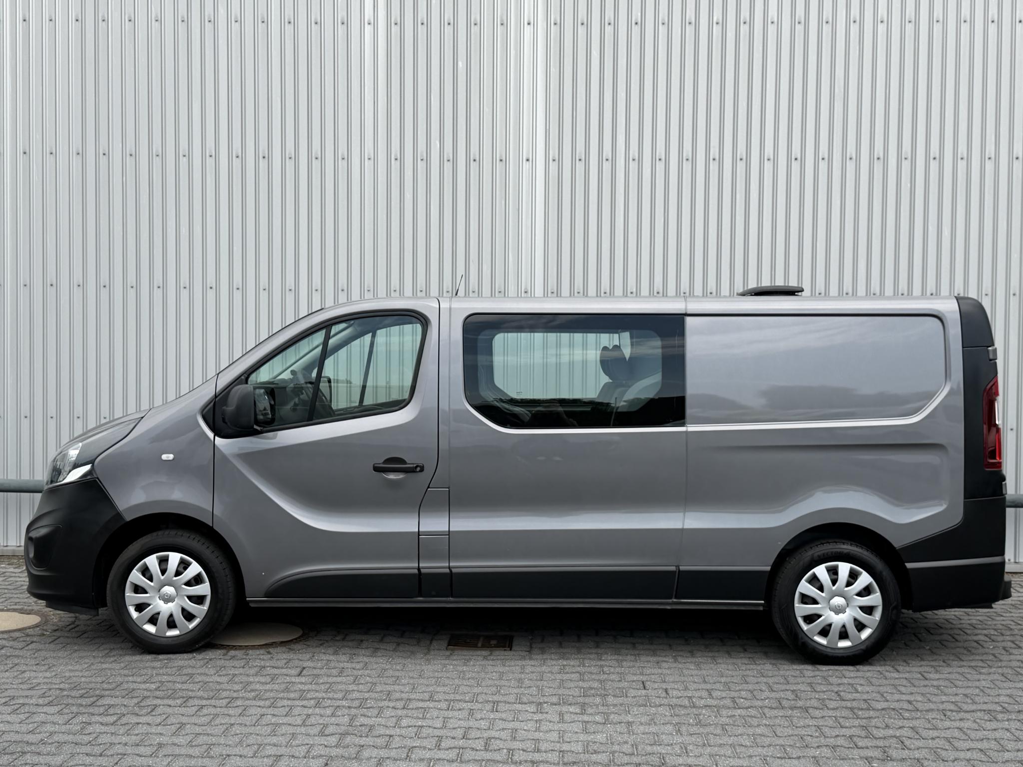 Foto van Opel Vivaro-b