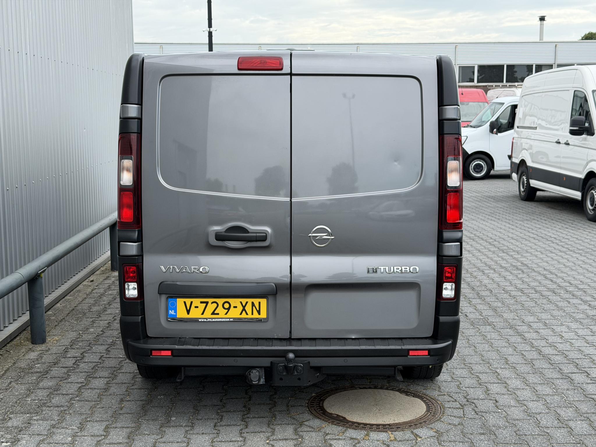 Foto van Opel Vivaro-b