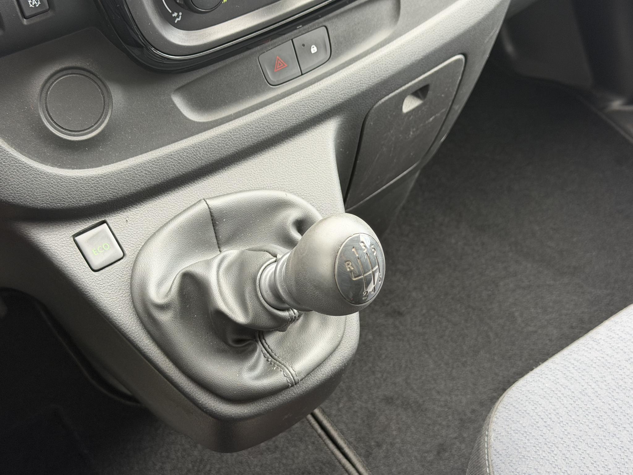 Foto van Opel Vivaro-b