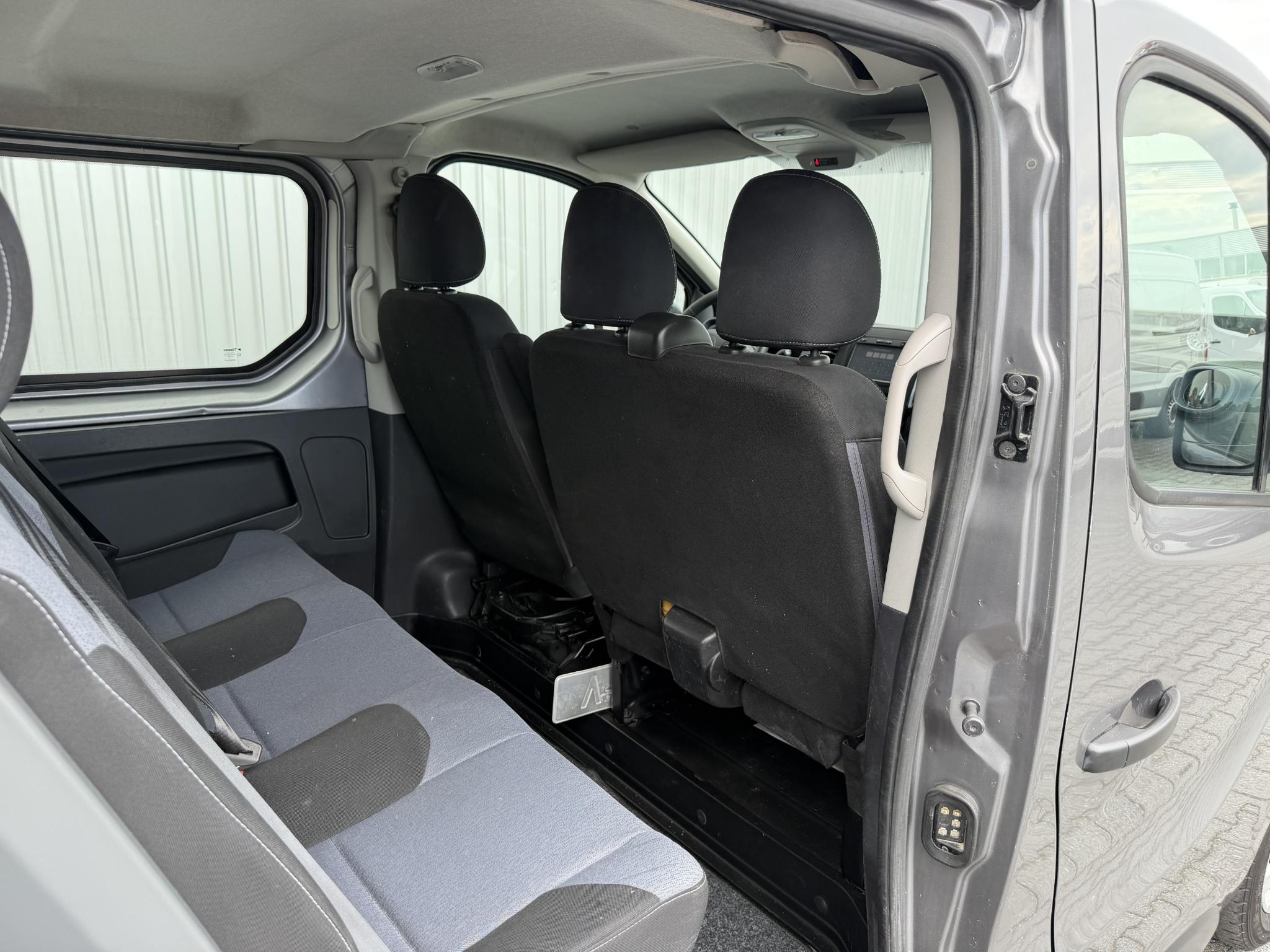 Foto van Opel Vivaro-b