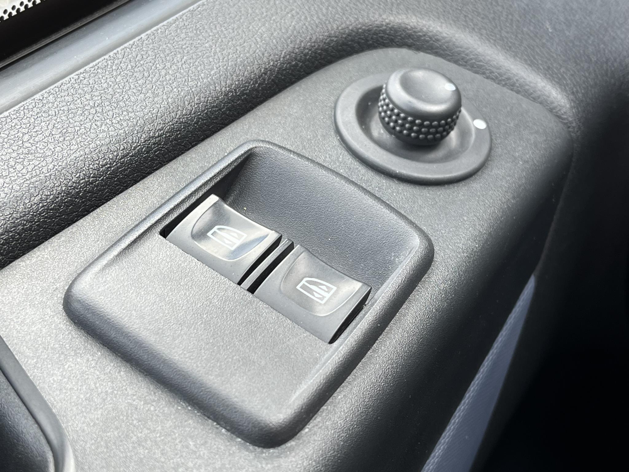Foto van Opel Vivaro-b