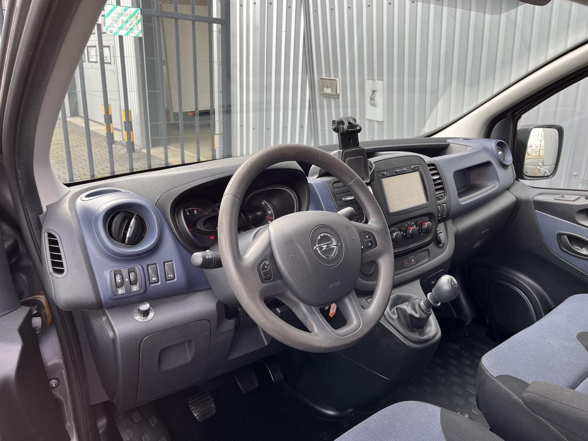 Foto van Opel Vivaro-b