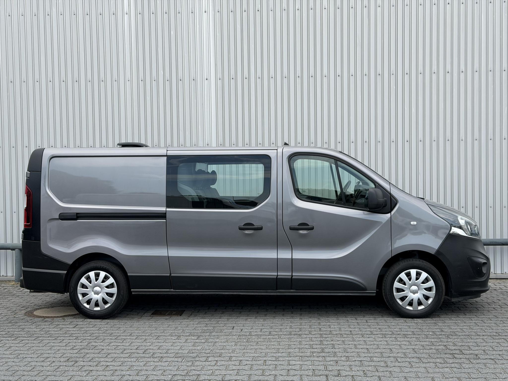 Foto van Opel Vivaro-b