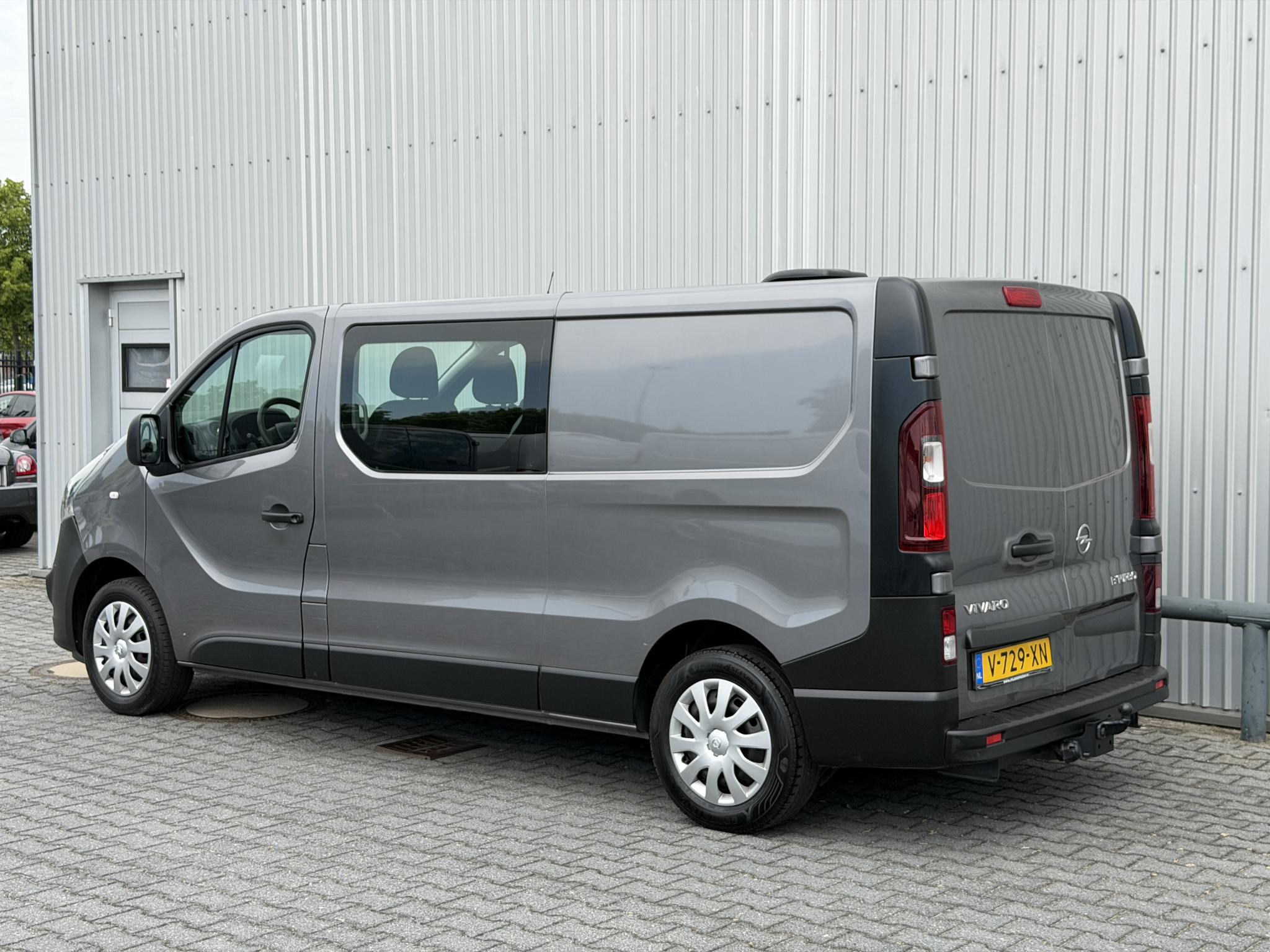 Foto van Opel Vivaro-b