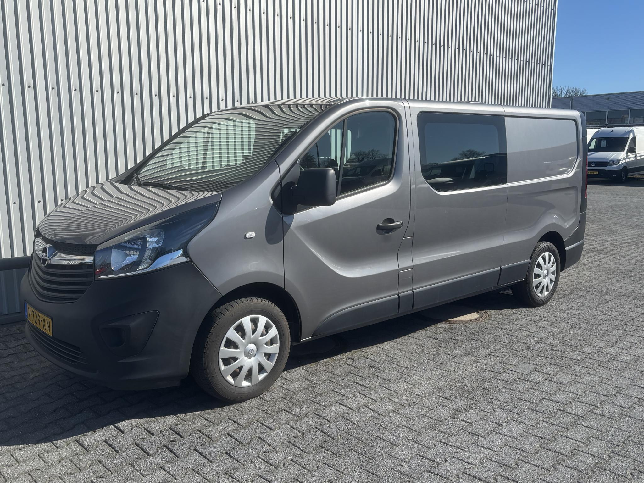 Foto van Opel Vivaro-b