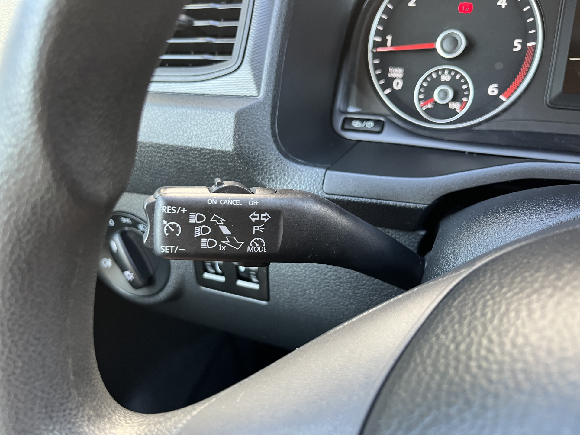 Foto van Volkswagen Caddy Modified Partition Wall