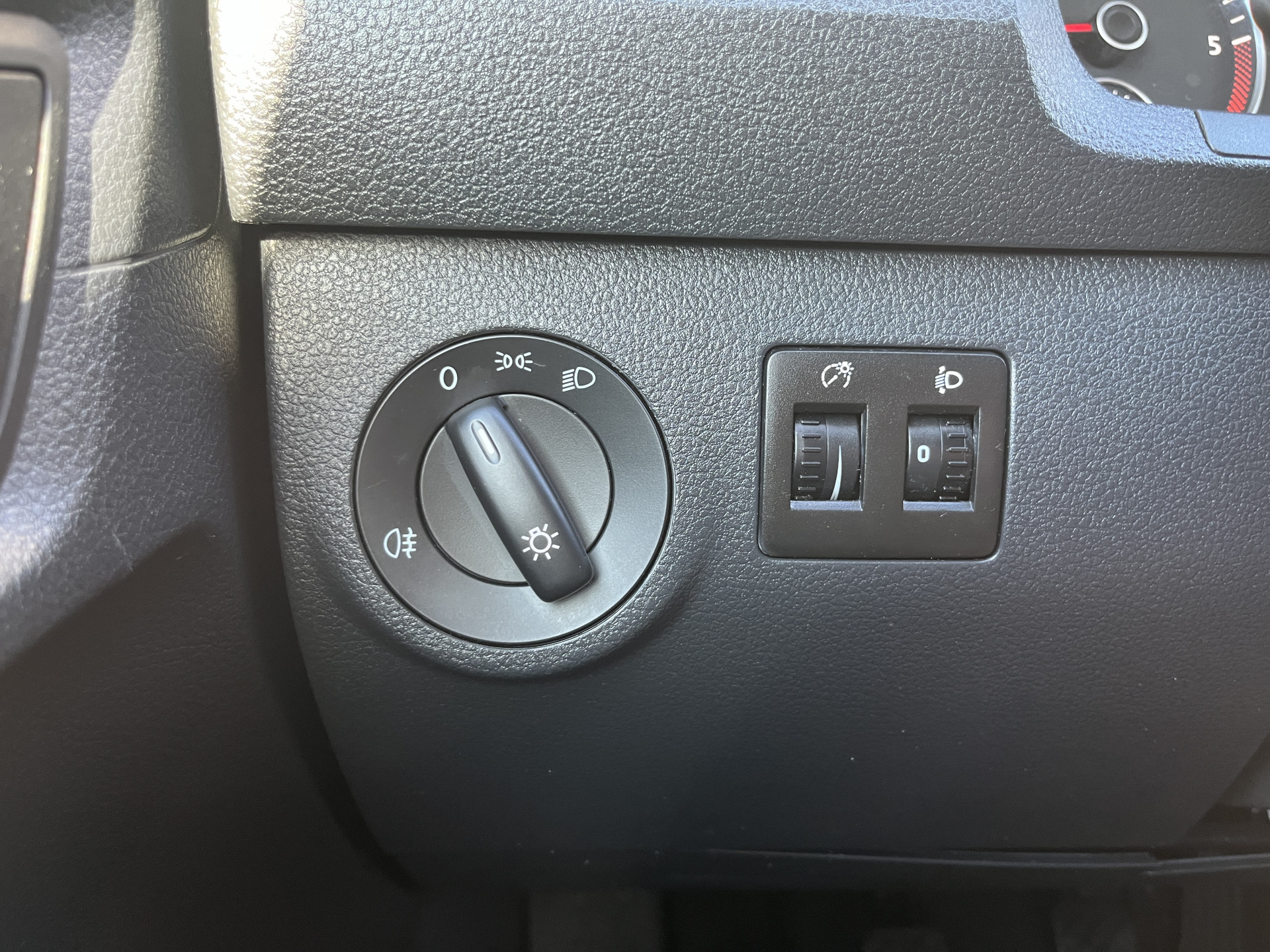 Foto van Volkswagen Caddy Modified Partition Wall