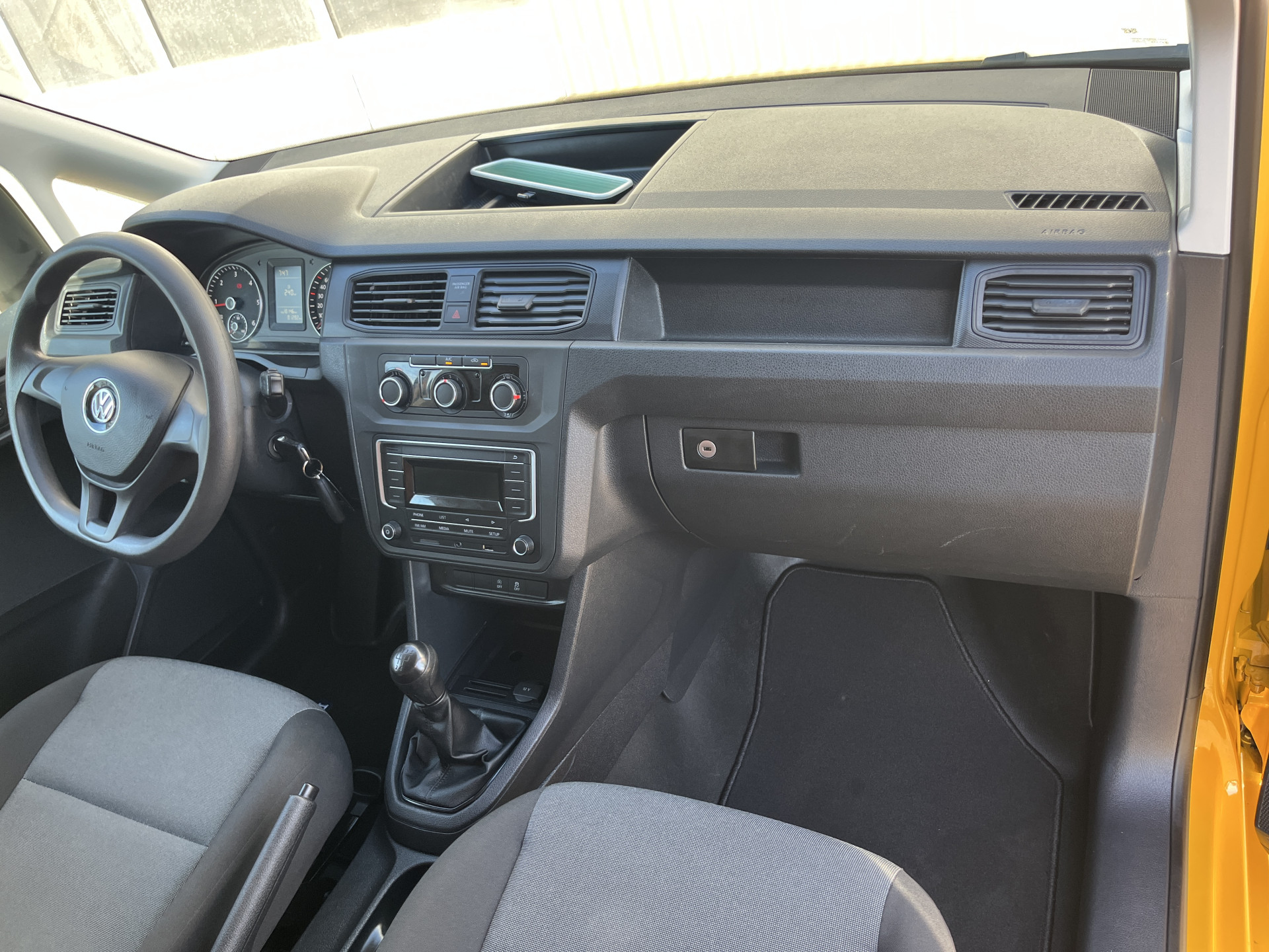 Foto van Volkswagen Caddy Modified Partition Wall