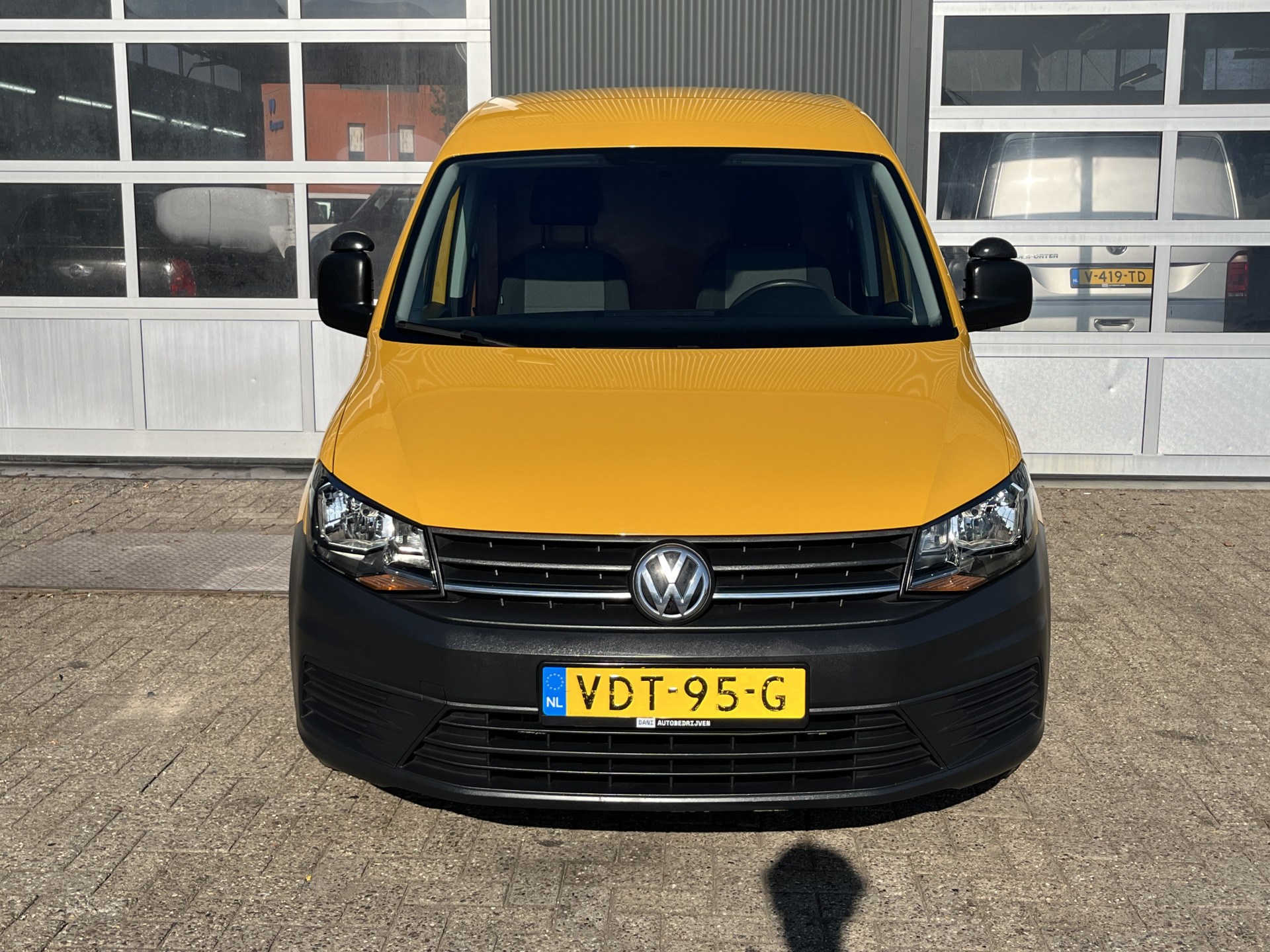 Foto van Volkswagen Caddy Modified Partition Wall