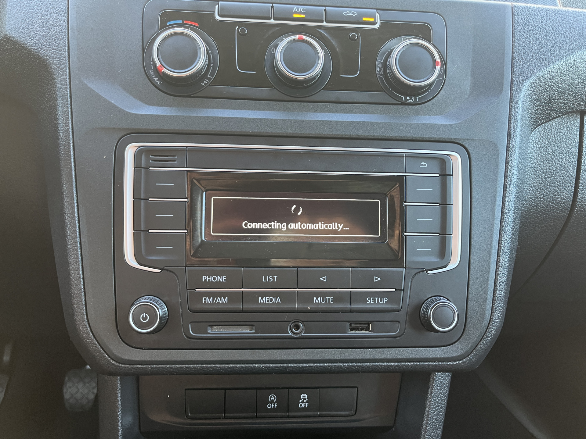 Foto van Volkswagen Caddy Modified Partition Wall