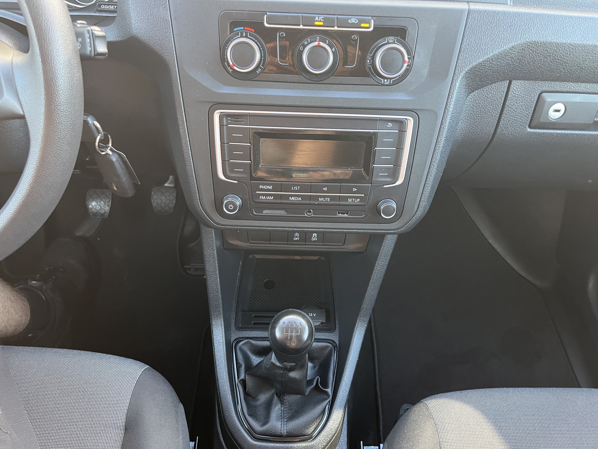 Foto van Volkswagen Caddy Modified Partition Wall