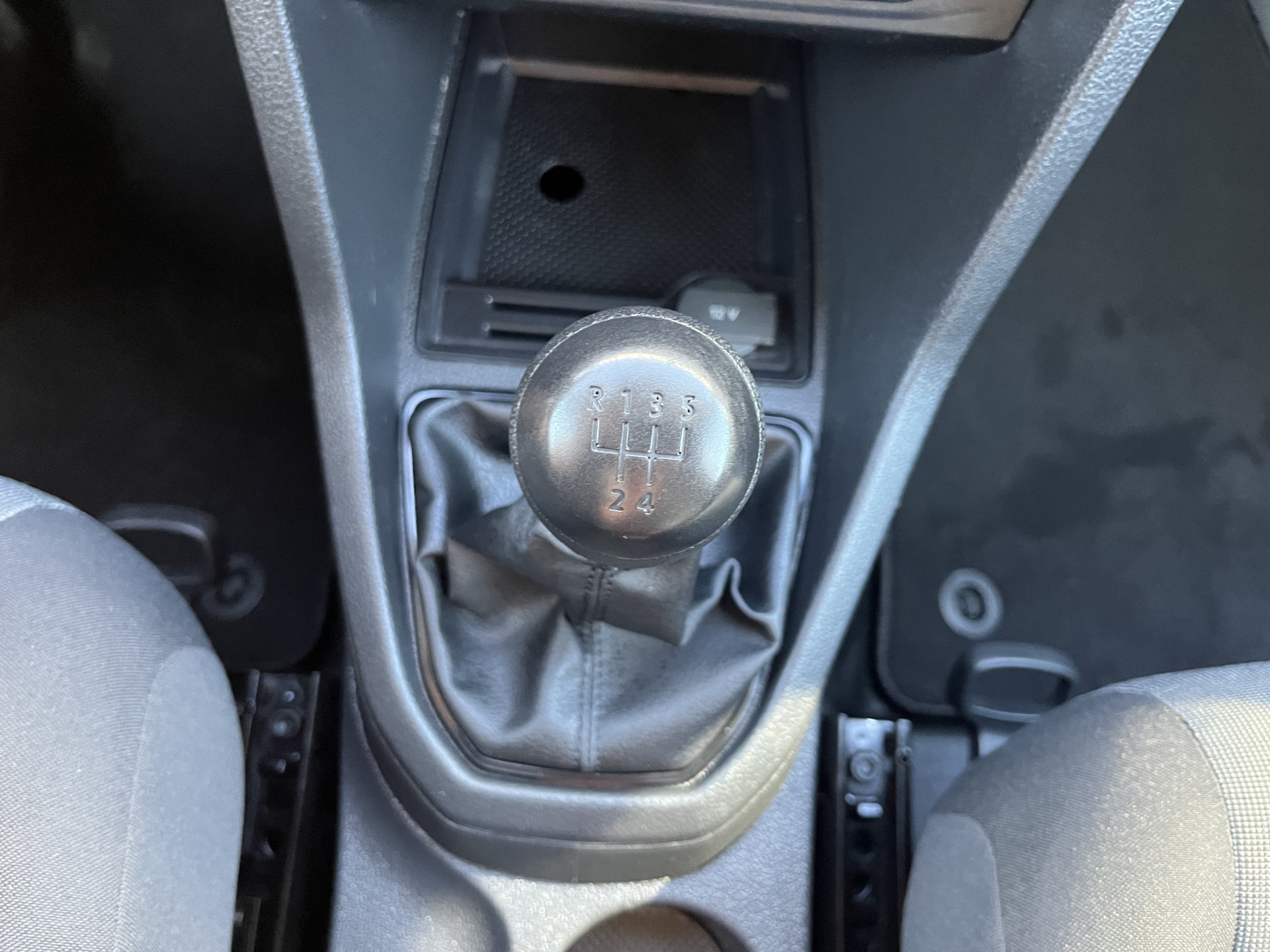 Foto van Volkswagen Caddy Modified Partition Wall