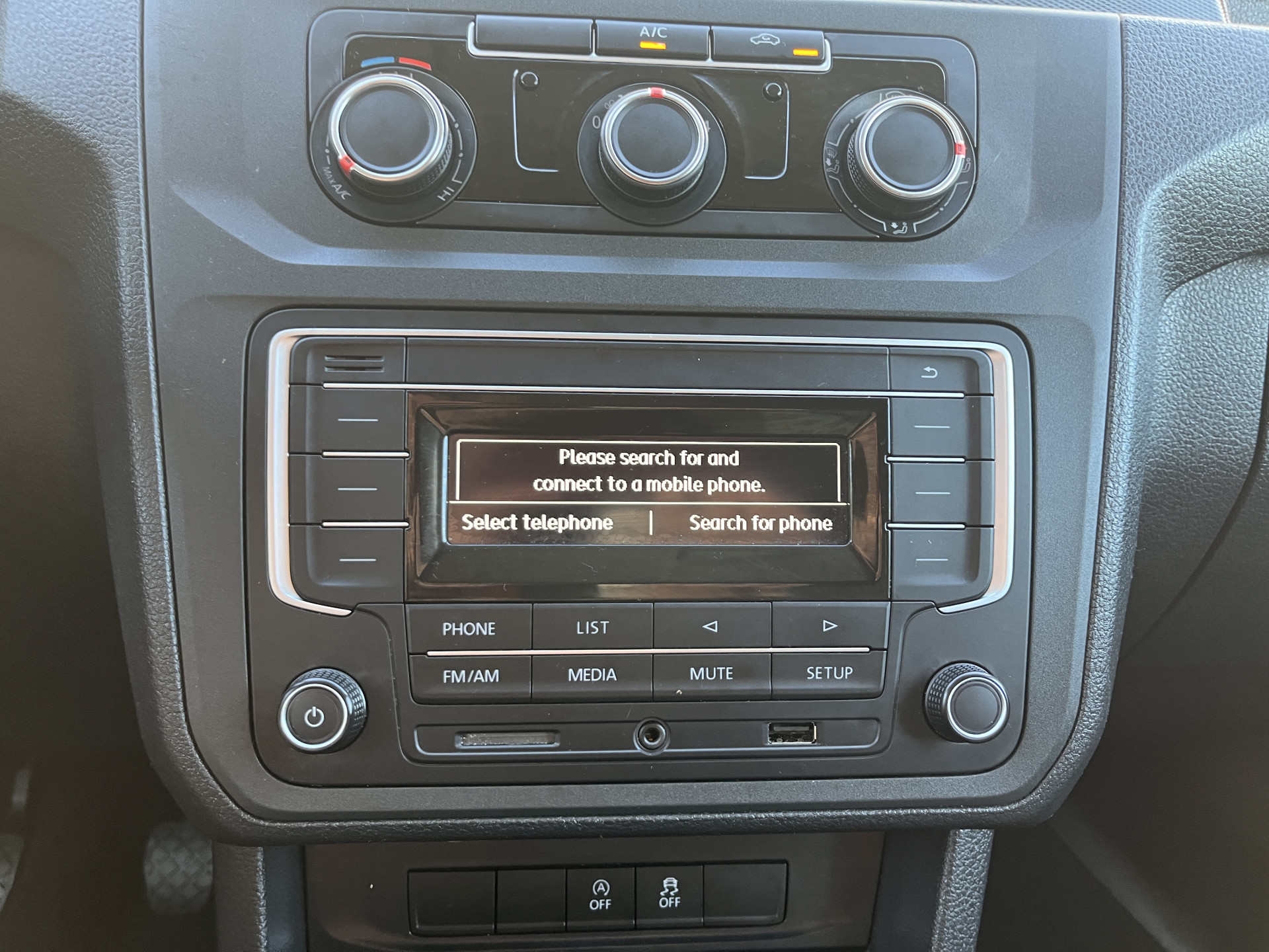 Foto van Volkswagen Caddy Modified Partition Wall