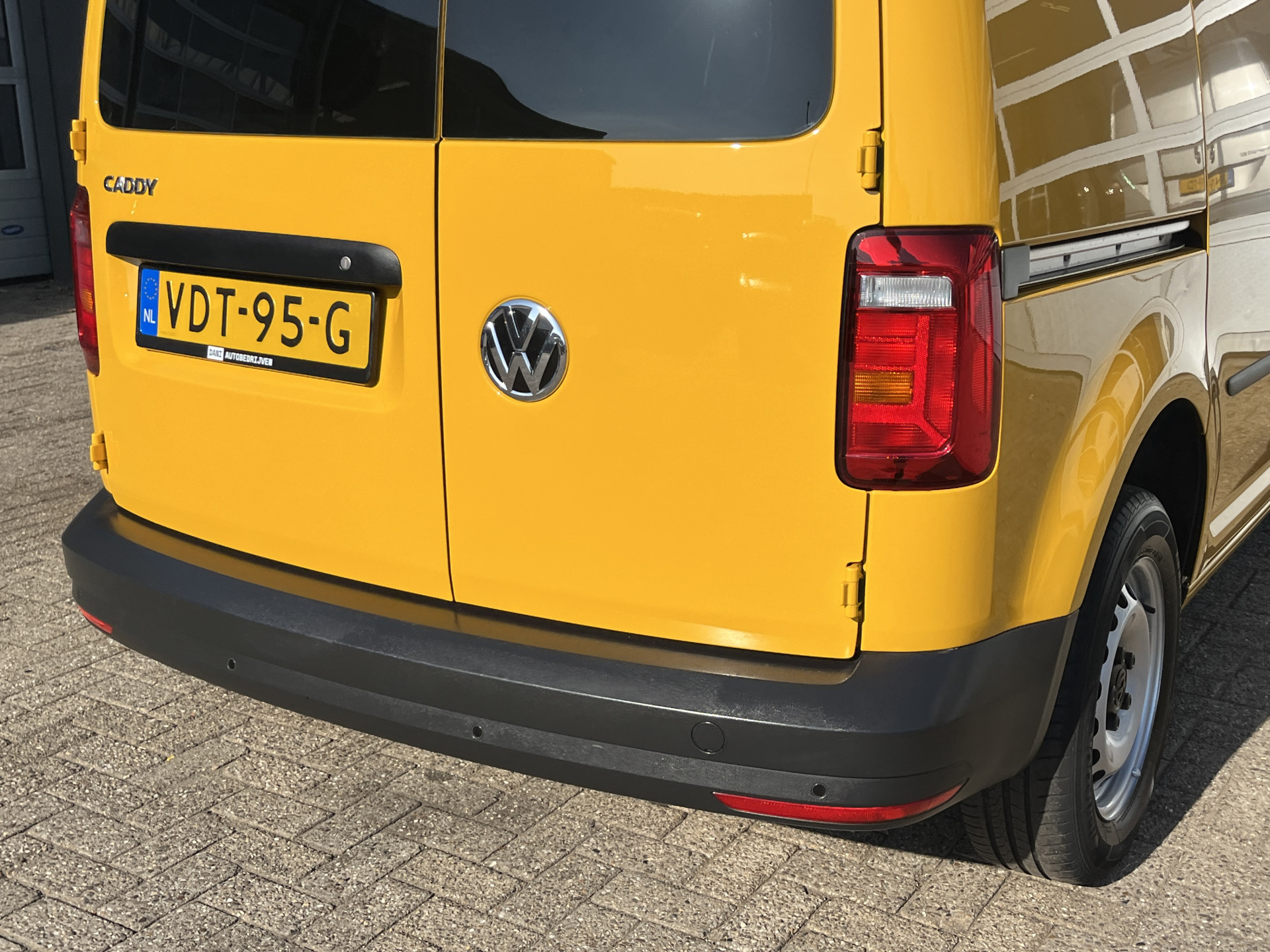 Foto van Volkswagen Caddy Modified Partition Wall