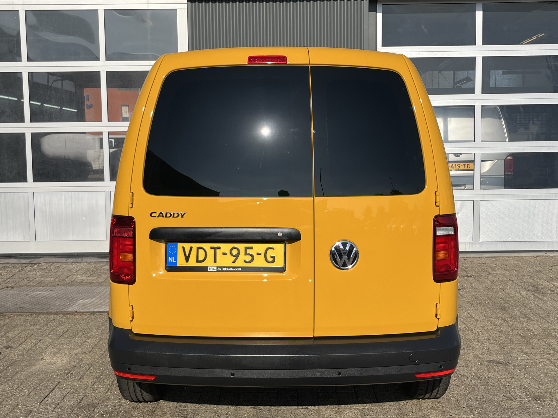 Foto van Volkswagen Caddy Modified Partition Wall