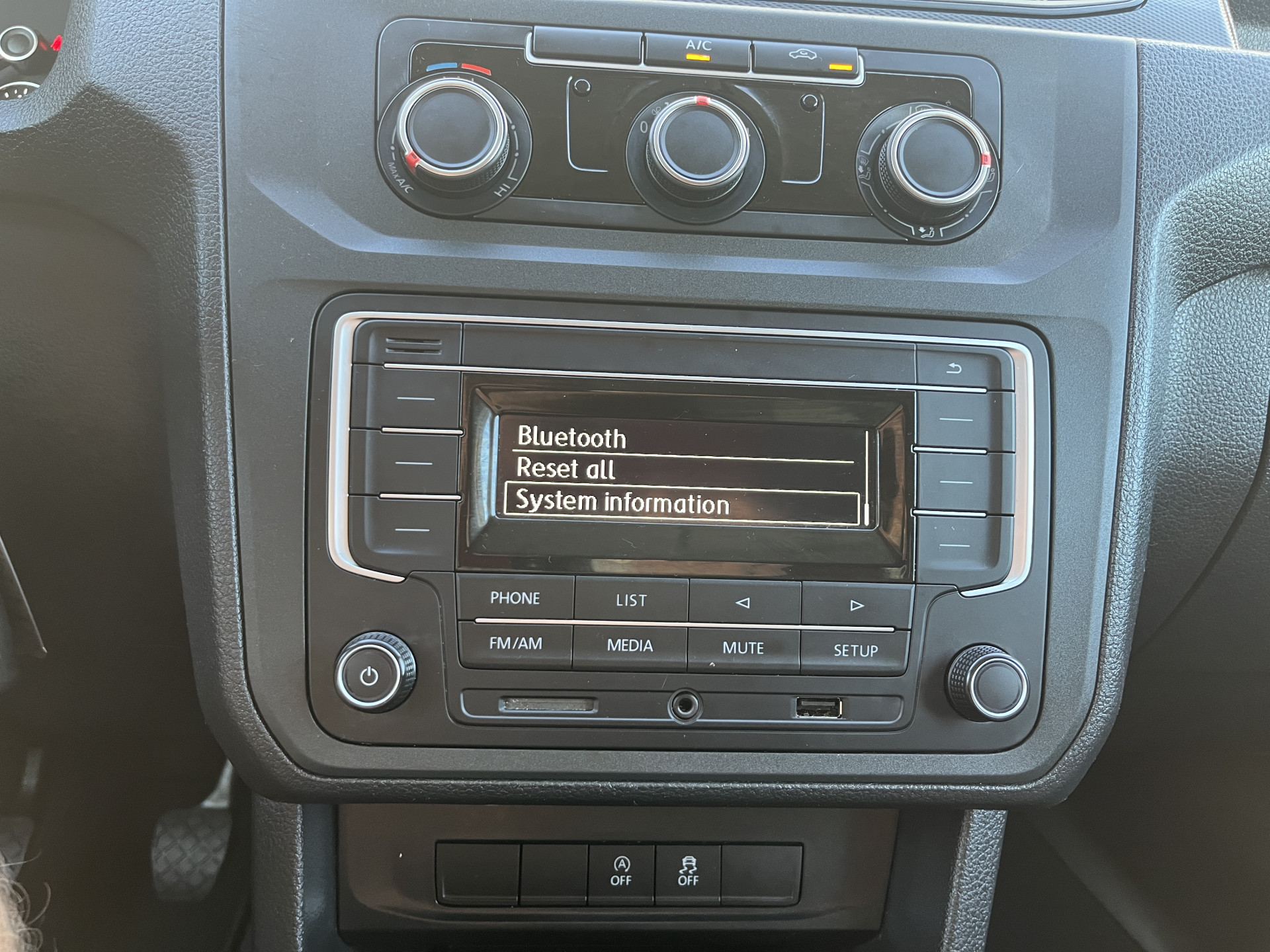 Foto van Volkswagen Caddy Modified Partition Wall