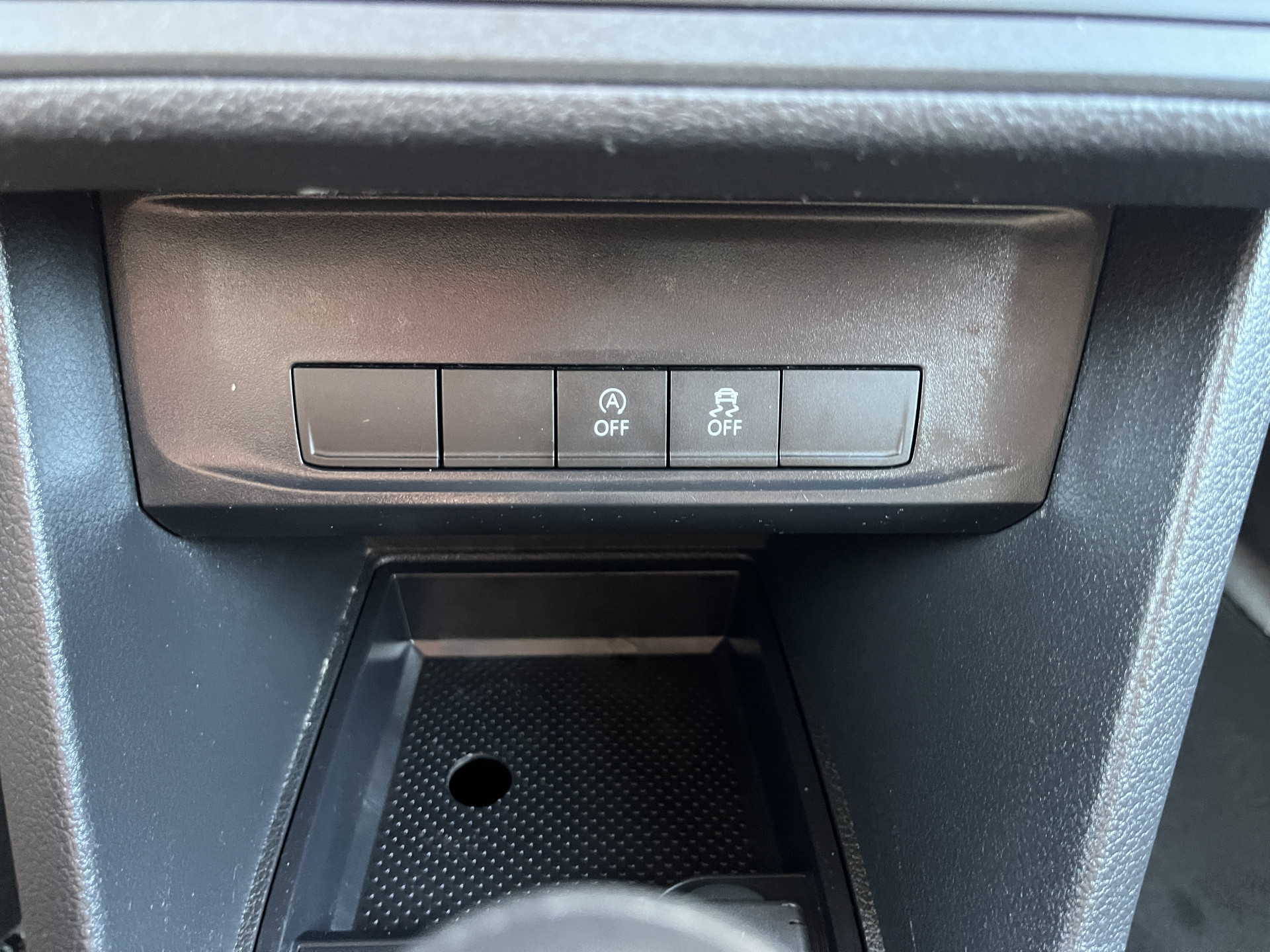 Foto van Volkswagen Caddy Modified Partition Wall